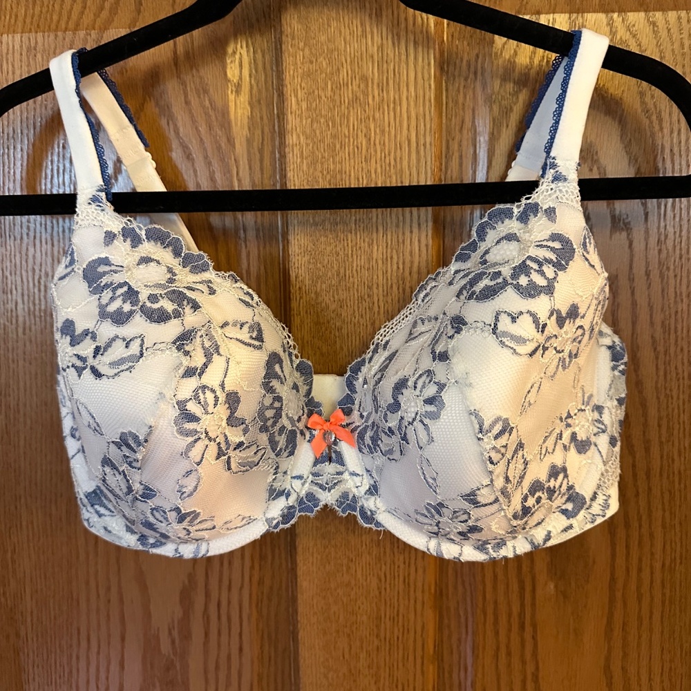 Victoria's Secret Body By Victoria, Lined Perfect Coverage, Underwire Bra 38DDD